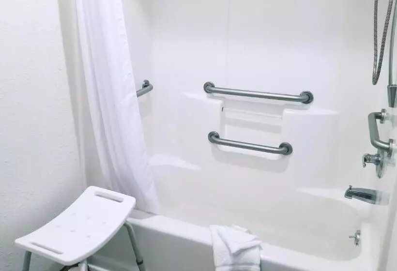 身障者適用キングサイズベッドルーム, Keystone Boardwalk Inn And Suites