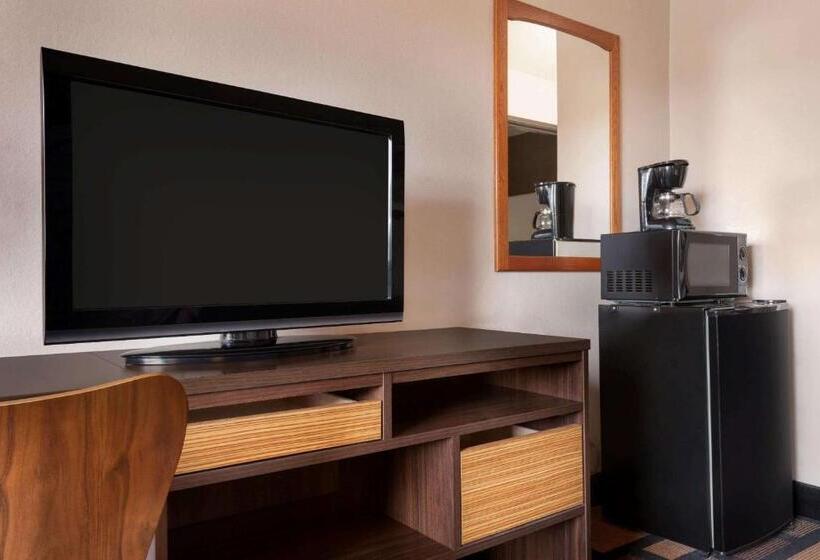 스탠다드 룸 킹사이즈 침대, Super 8 By Wyndham Akron S/green/uniontown Oh