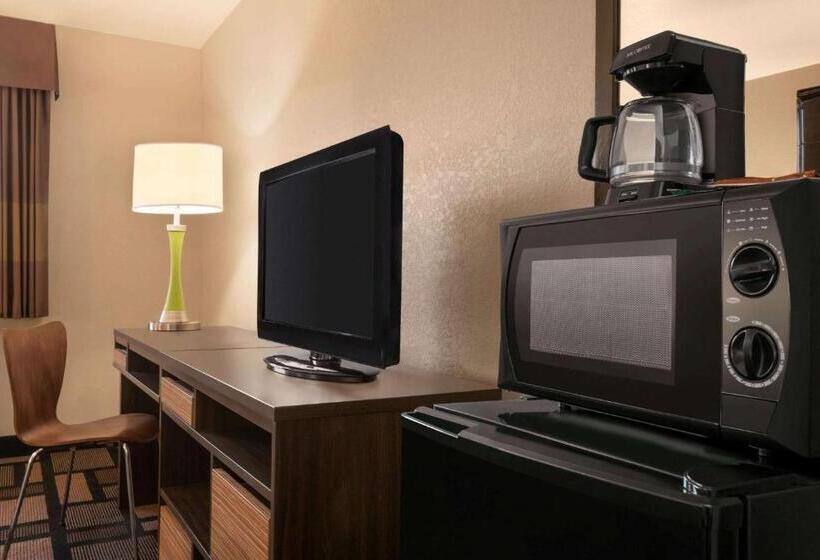 스위트 킹사이즈 침대, Super 8 By Wyndham Akron S/green/uniontown Oh