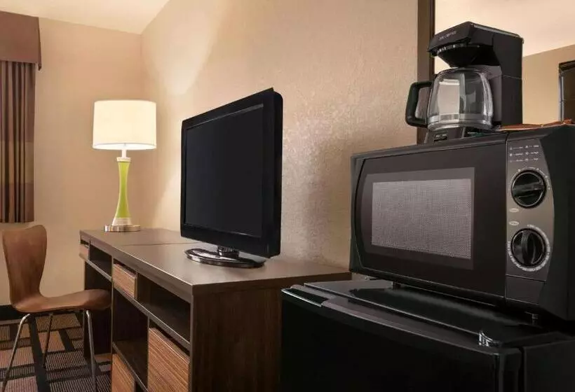 سوئیت با تخت بزرگ, Super 8 By Wyndham Akron S/green/uniontown Oh