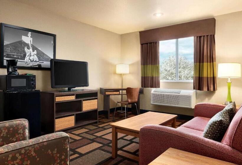 스위트 킹사이즈 침대, Super 8 By Wyndham Akron S/green/uniontown Oh