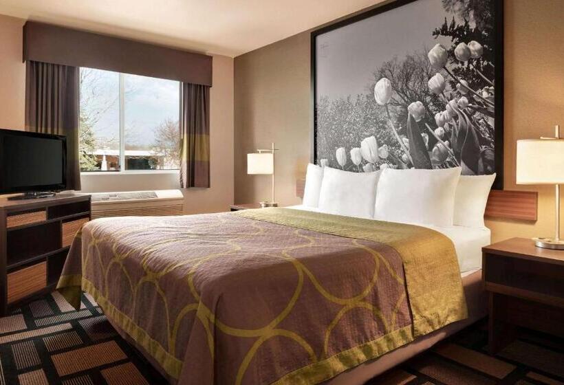 스위트 킹사이즈 침대, Super 8 By Wyndham Akron S/green/uniontown Oh