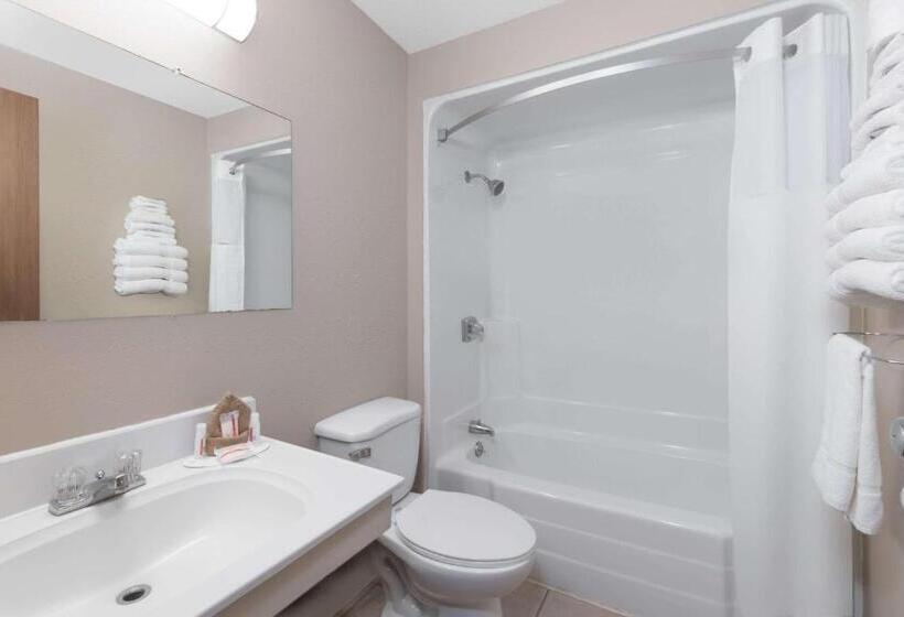 חדר סטנדרט שתי מיטות זוגיות, Super 8 By Wyndham Bowman