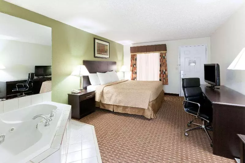 キングサイズベッドのスイートルーム, Super 8 By Wyndham Decatur/dntn/atlanta Area