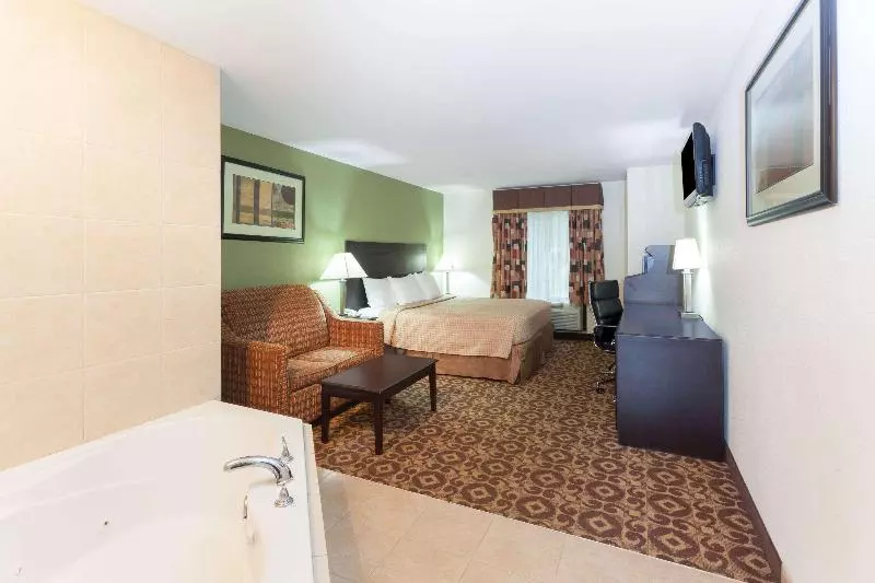 キングサイズベッドのスイートルーム, Super 8 By Wyndham Decatur/dntn/atlanta Area