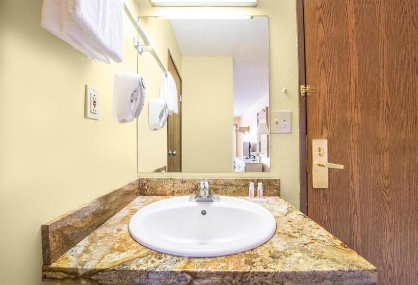 جناح ديلوكس سرير كينج, Super 8 By Wyndham Grants