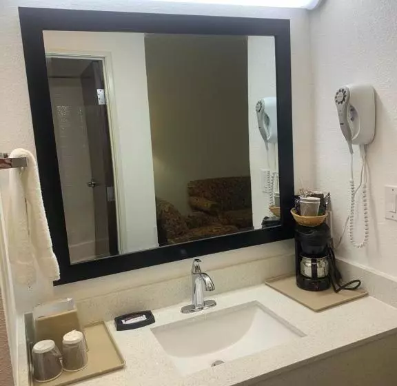 キングサイズベッドのデラックスルーム, Super 8 By Wyndham Hillsboro Tx