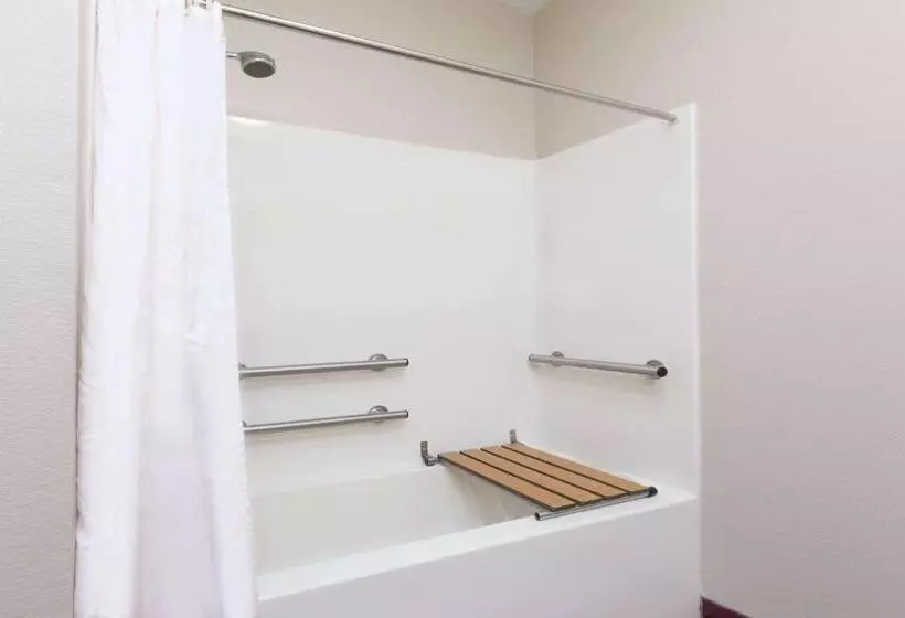 身障者適用キングサイズベッドルーム, Super 8 By Wyndham Huntsville