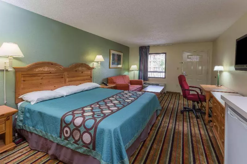 キングサイズベッドのスイートルーム, Super 8 By Wyndham Norcross/i85 Atlanta