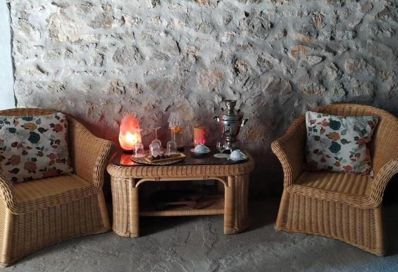 デラックストリプルルーム, La Mora Exclusive