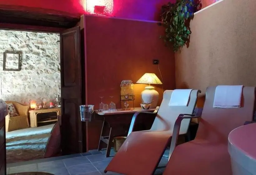デラックストリプルルーム, La Mora Exclusive