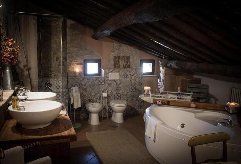 デラックススイート, La Mora Exclusive