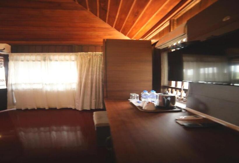 キングサイズベッドのスタンダードルーム, Contour Island Resort & Spa By Citrine