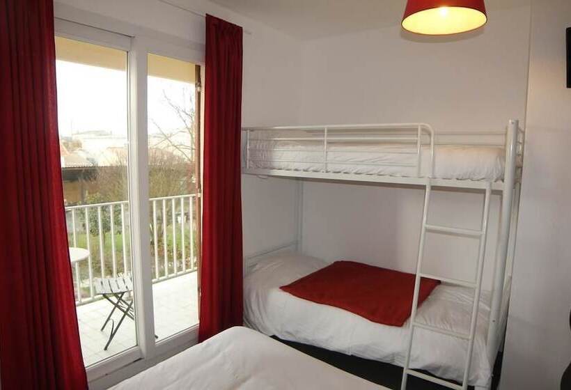 スーペリアの４人部屋, Les Vieux Acacias