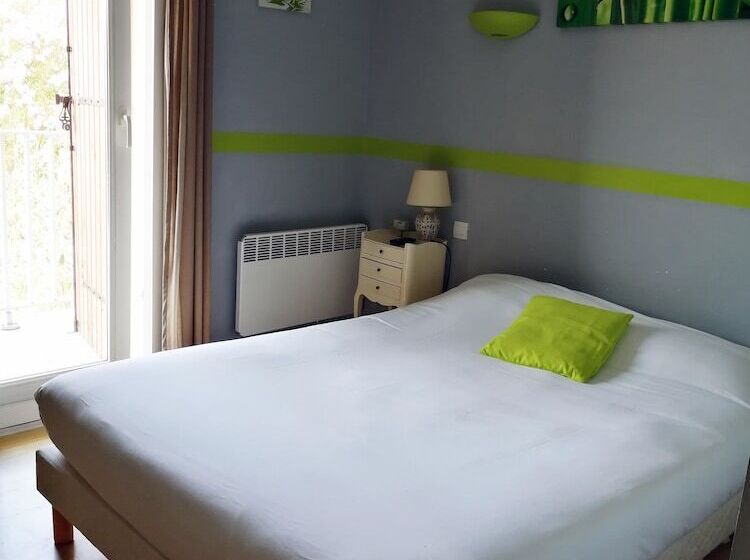 スーペリアの４人部屋, Les Vieux Acacias