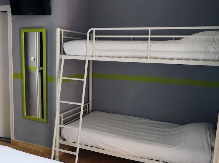 スーペリアの４人部屋, Les Vieux Acacias