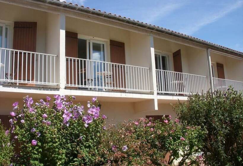 スーペリアの４人部屋, Les Vieux Acacias