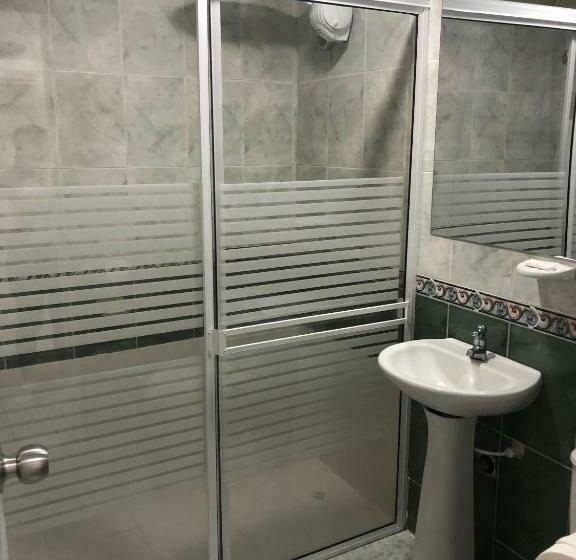 غرفة قياسية, Mall Santana Del Río