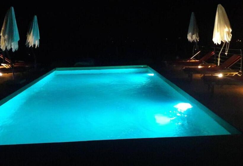 带2个卧室的公寓, Le Pressoir De La Deveze