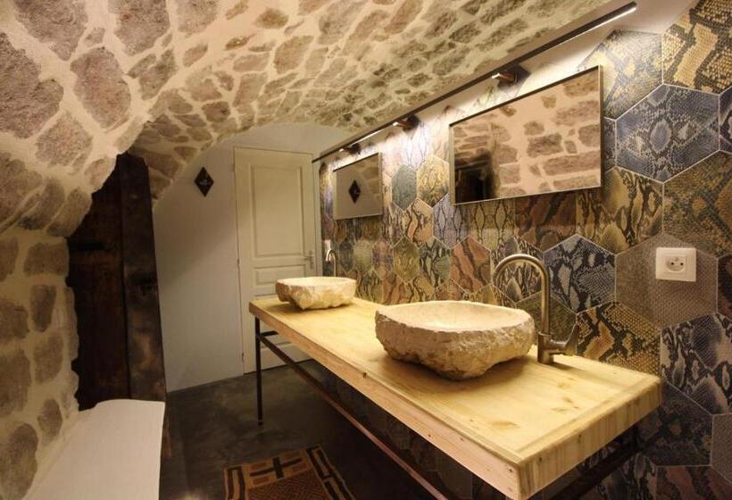 家庭间, Le Pressoir De La Deveze