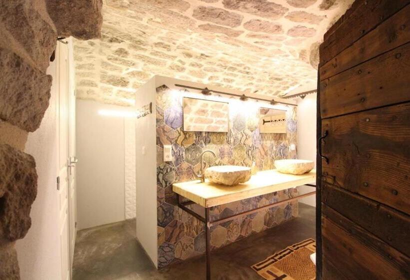 家庭间, Le Pressoir De La Deveze