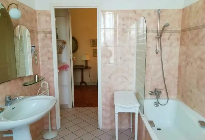 ガーデンビュースタンダードルーム, Embarben Maison D Hotes