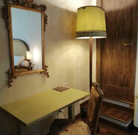 スーペリアールーム, Castello Di Compiano Hotel Relais Museum