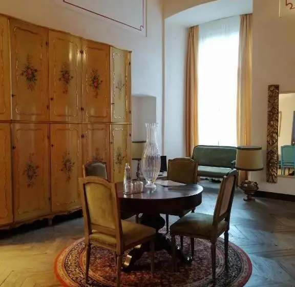 デラックスルーム, Castello Di Compiano Hotel Relais Museum