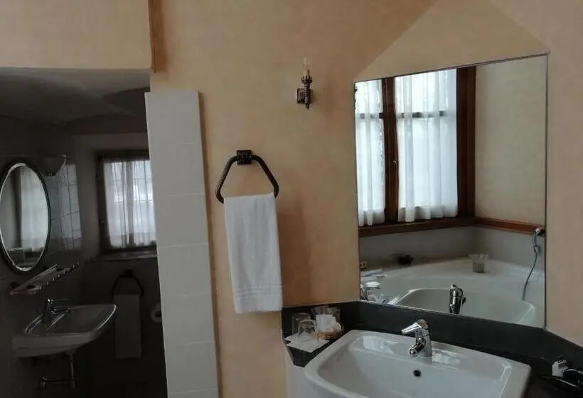 デラックスルーム, Castello Di Compiano Hotel Relais Museum