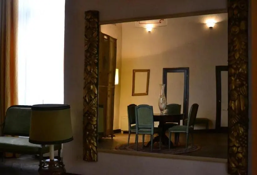 デラックスルーム, Castello Di Compiano Hotel Relais Museum