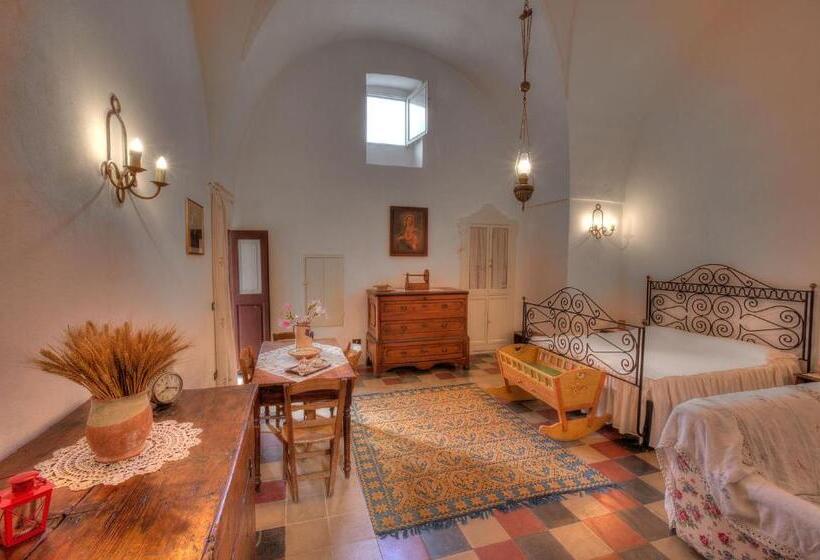 חדר משפחתי, Casale Del Forno