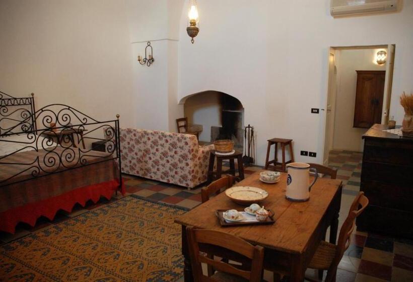 חדר משפחתי, Casale Del Forno