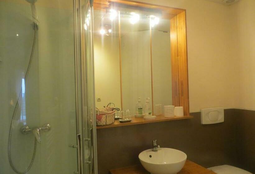 스탠다드 룸, Les Deux Caps