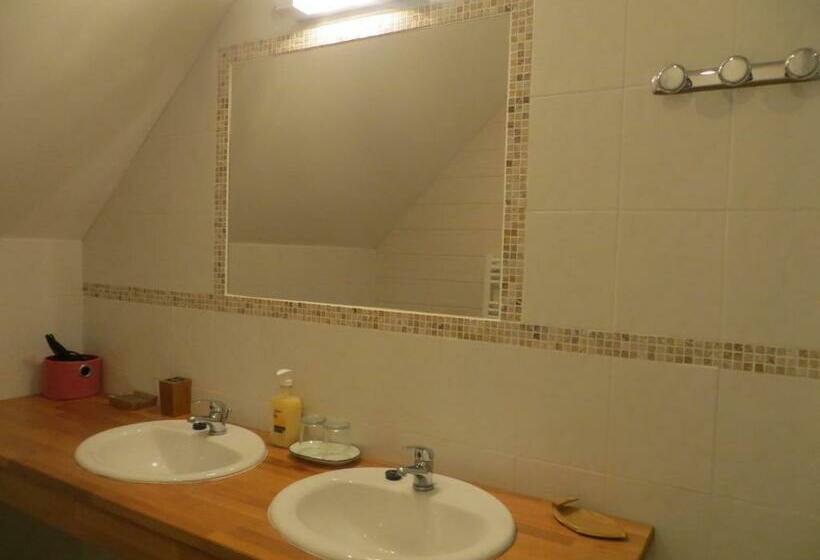 패밀리 룸, Les Deux Caps