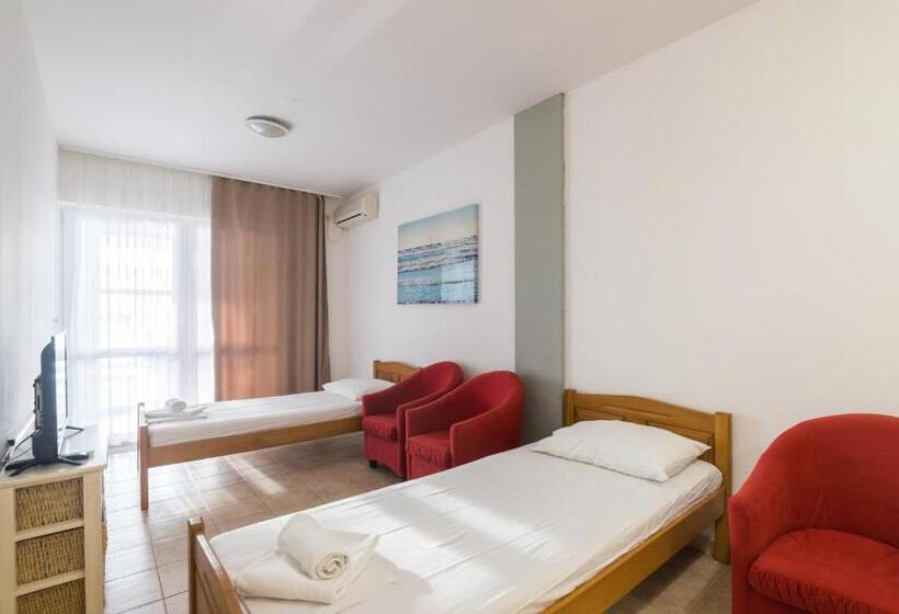 Семейный Номер Вид на Море, Aparthotel Roccia