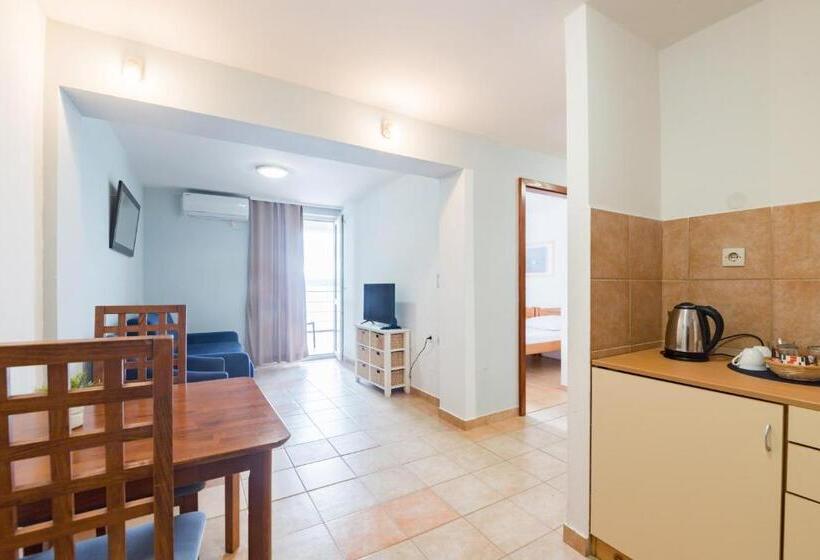 Номер Deluxe Вид на Море, Aparthotel Roccia