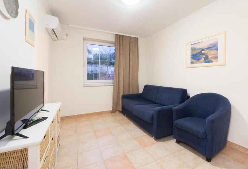 غرفة عائلية مطلّة علي الجبل, Aparthotel Roccia