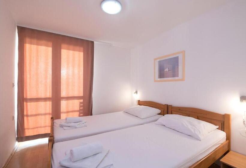 Номер Deluxe Вид на Море, Aparthotel Roccia