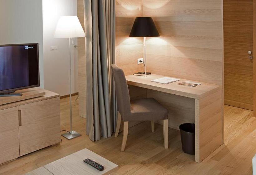 جناح جونيور, Terme Di Acquasanta Hotel Italia & Spa