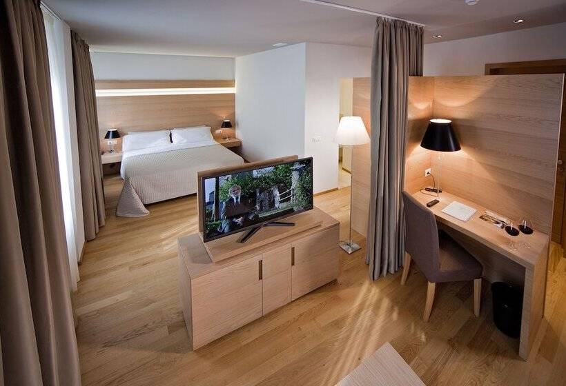 جناح جونيور, Terme Di Acquasanta Hotel Italia & Spa