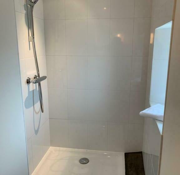 스탠다드 룸 킹사이즈 침대, Clos De La Court D Aron