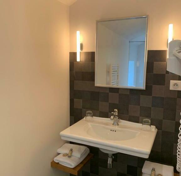 스탠다드 룸 킹사이즈 침대, Clos De La Court D Aron