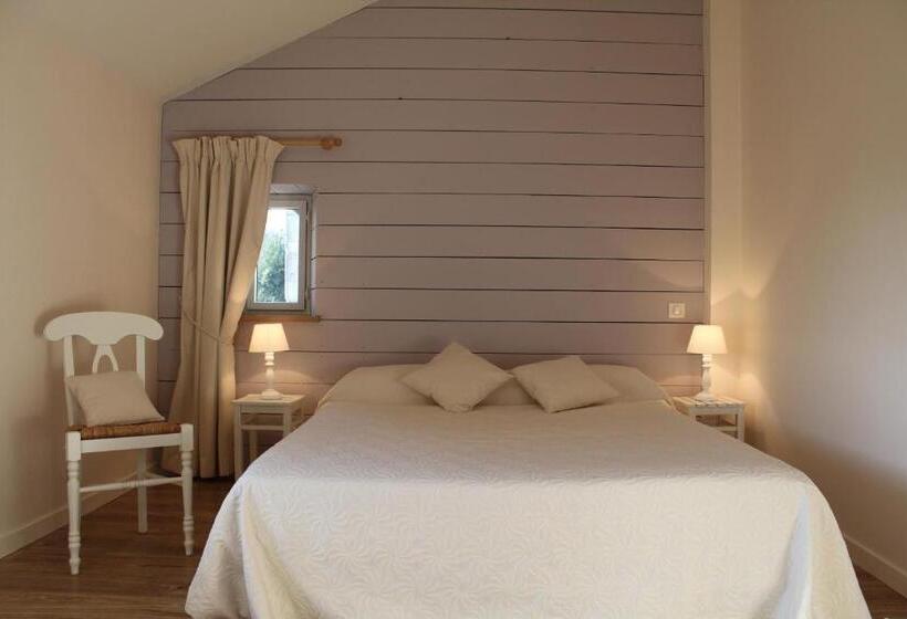 스탠다드 룸 킹사이즈 침대, Clos De La Court D Aron