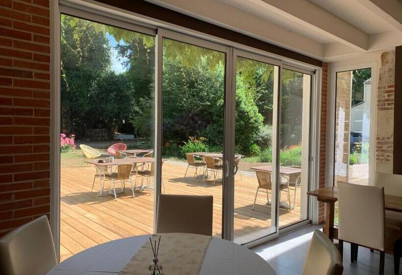 디럭스 4인 룸, Clos De La Court D Aron