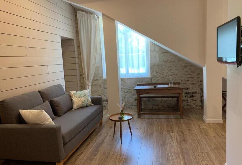 수피리어 트리플 룸, Clos De La Court D Aron