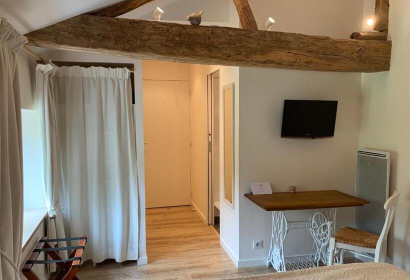 스탠다드 룸 킹사이즈 침대, Clos De La Court D Aron