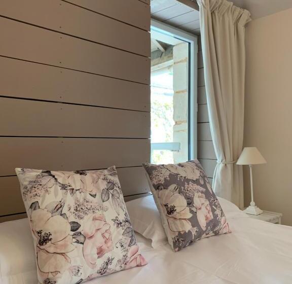 스탠다드 룸 킹사이즈 침대, Clos De La Court D Aron