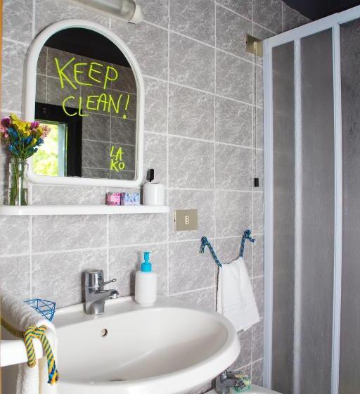 חדר משפחתי, Lako Hostel