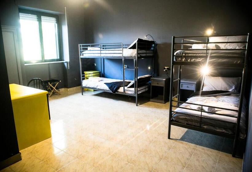 חדר משפחתי, Lako Hostel