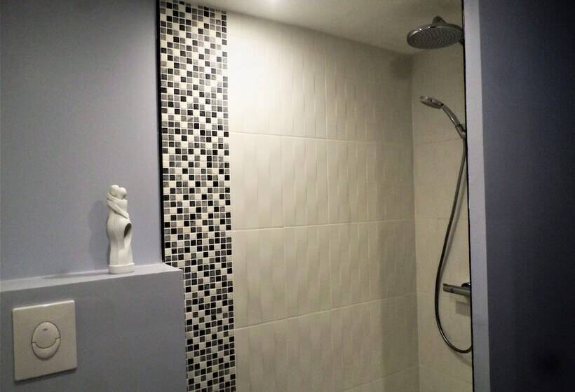 غرفة كومفورت, La Folie